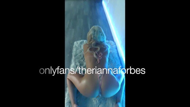 Rianna Forbes: Horny Blonde loves twerking and sucking on cock