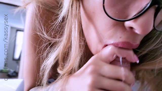 Kassandra Stone: Sexy Nerd Girl with Glasses and huge tits gives wet Blowjob to her Teacher