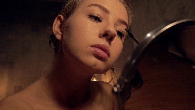 Cumin4D, Ava Monn: Hot girl does her make up after a shower and sucks my dick