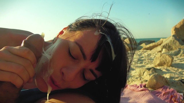Natalie Flowers: Risky public blowjob on the beach.Travel diaries pt1