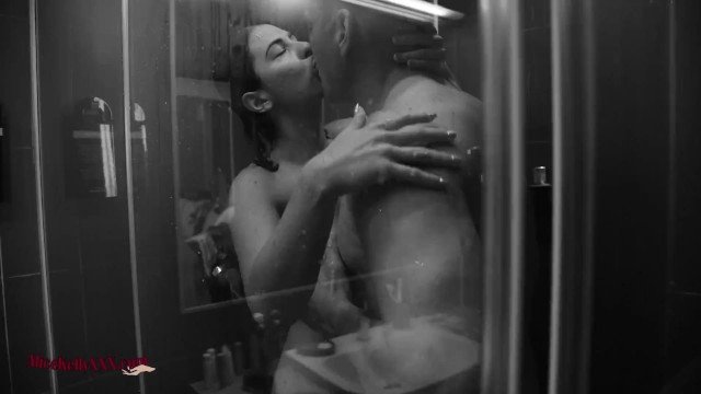 Alice Kelly, Mike Hardy: Incredibly Beautiful  And Real Sex In The Shower: Amazing Couple