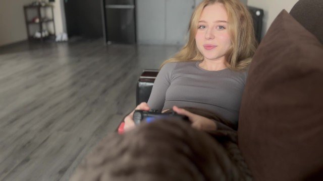 Zxlecya, Sweetie Kittye, SsativaBaby: I watched Netflix with a hot blonde & cum in mouth