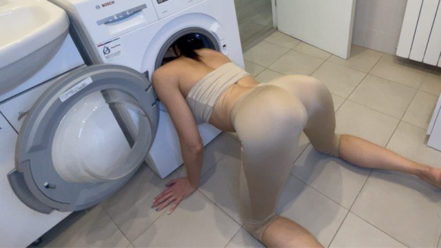 Hungry Kitty: Stepmom stuck in washing machine