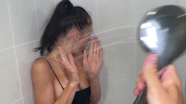 Hungry Kitty: Refreshed Roommate in Cold shower after party