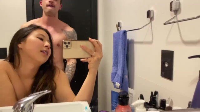 Peter and Jessie: QUICK SEX IN THE BATHROOM - Amateur couple